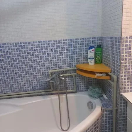 With Yard On The River Apartment *