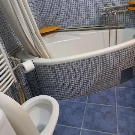 With Yard On The River Apartment *