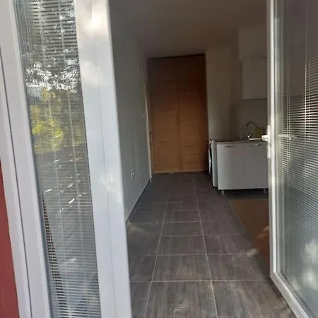 With Yard On The River Apartment *