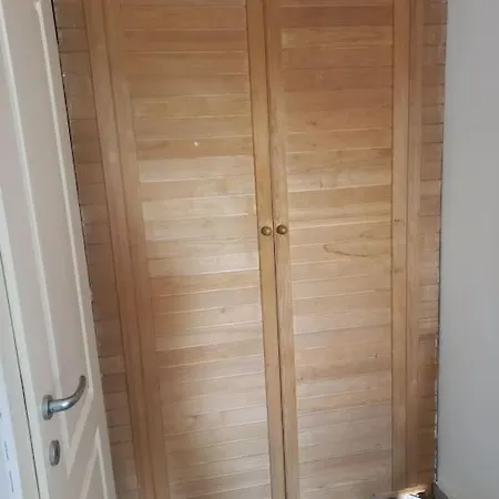 With Yard On The River Apartment *