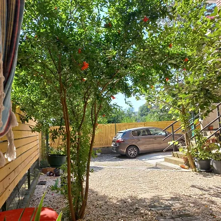 Apartment With Yard On The River *