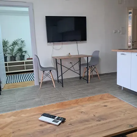 With Yard On The River Apartment Skopje