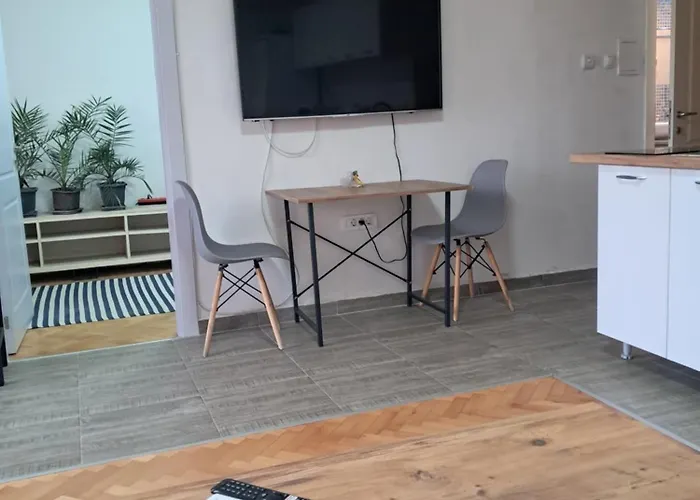 With Yard On The River Apartment Skopje